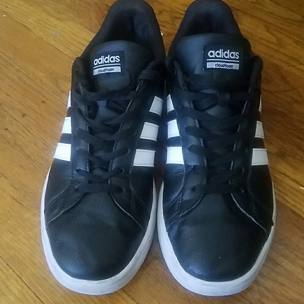 Black Adidas cloudfoam